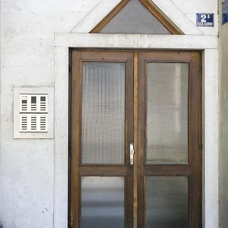 Ideal Location Σπλιτ