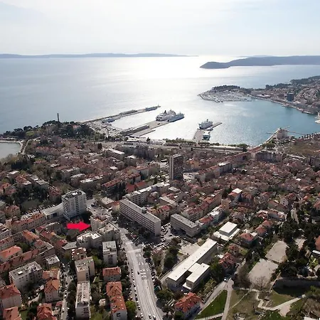 Ideal Location * Split